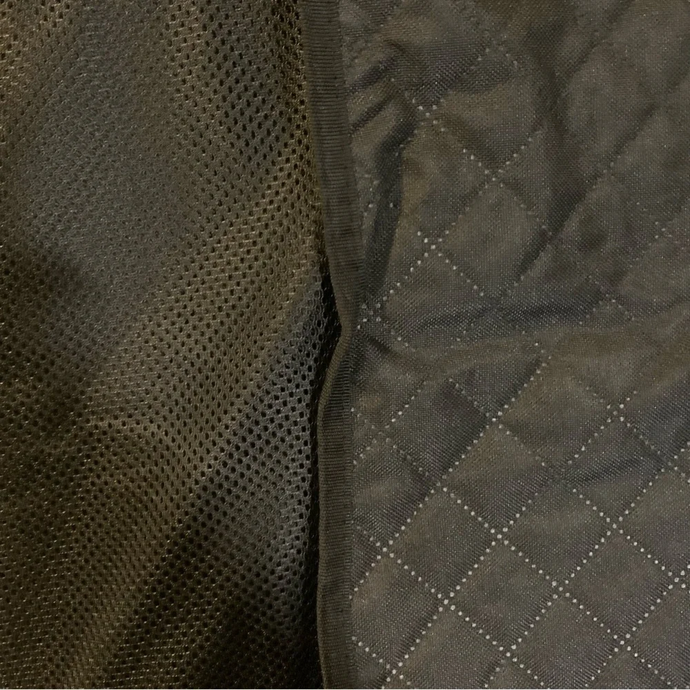 X-LargeHonest Back Seat Extender for Dogs, 57.4W 30.3L Hard Bottom NWT
